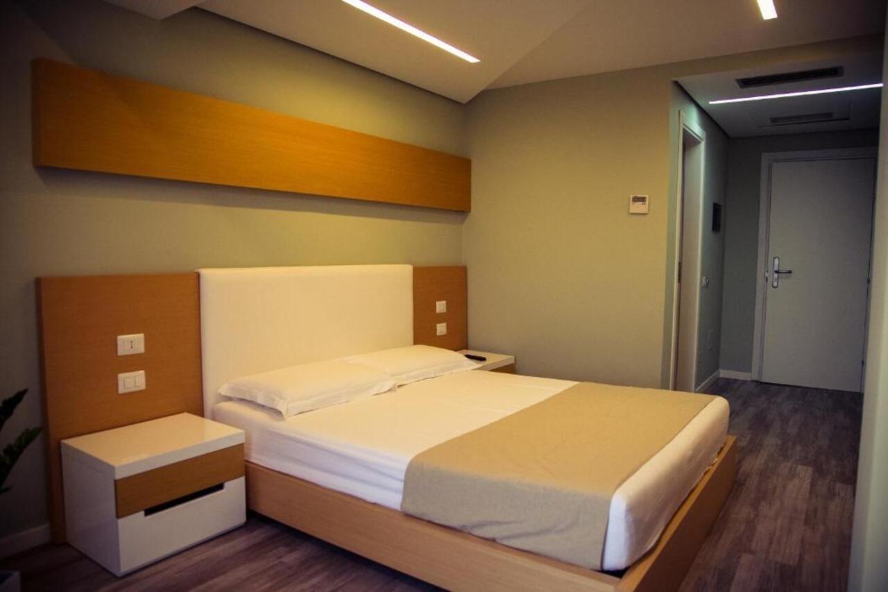 Hotel Bologna Vlorë Extérieur photo