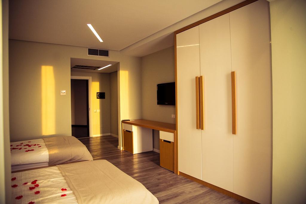 Hotel Bologna Vlorë Extérieur photo